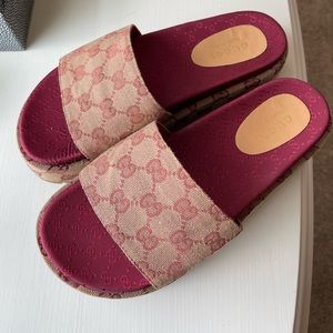 Re-poshing these shoes! GUCCI PLATFORM SLIDES BRAND NEW